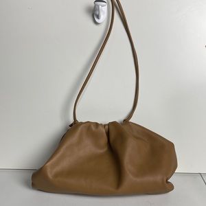 The Drop Tan Shoulder Bag